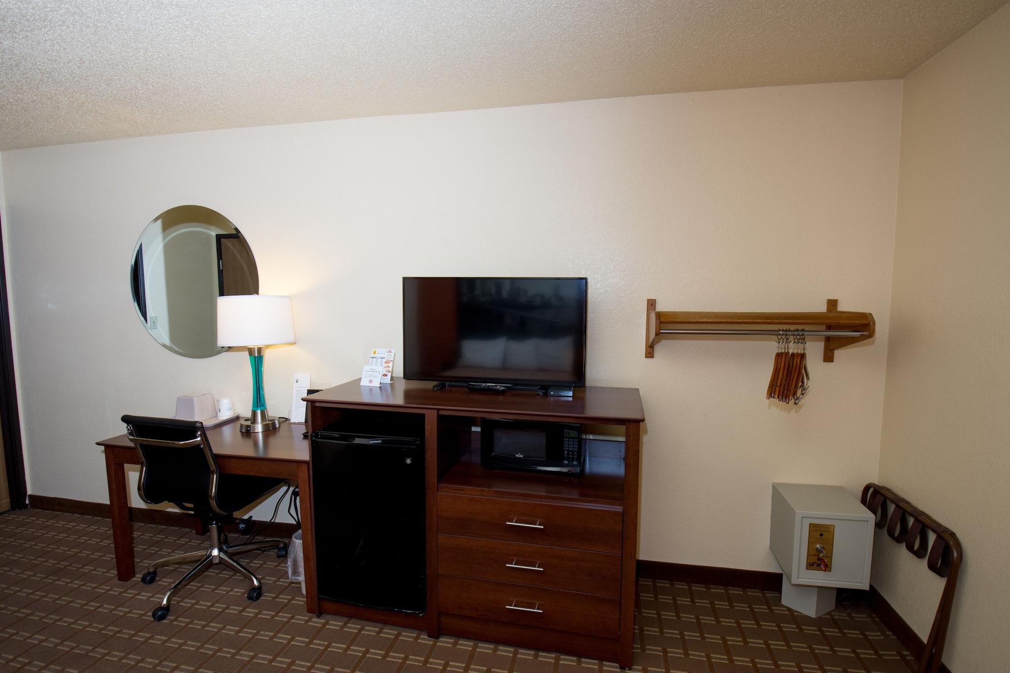 Super 8 By Wyndham Hotel