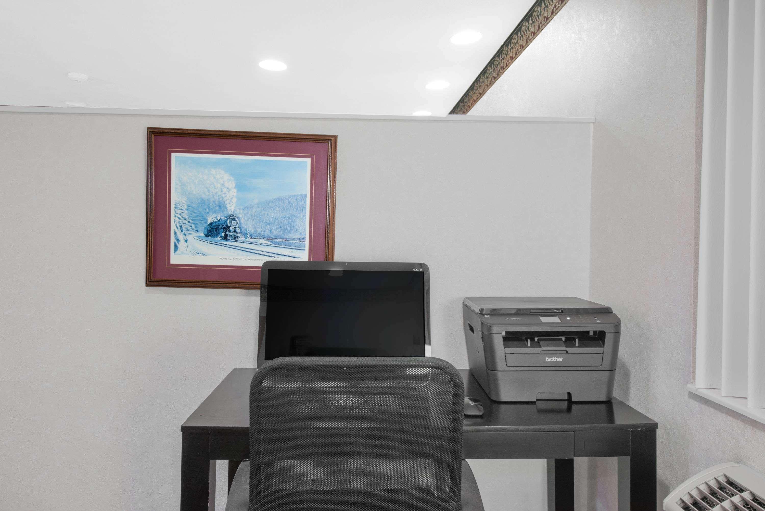 Super 8 By Wyndham Hotel 2*