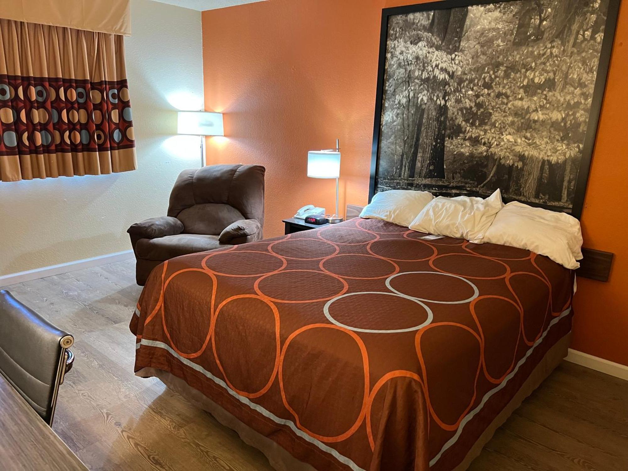 Super 8 By Wyndham Hotel 2*