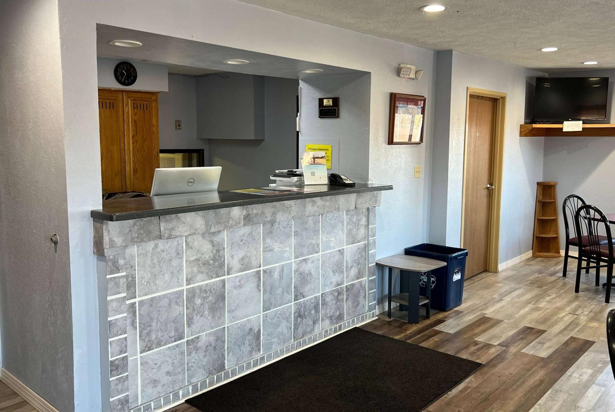 Super 8 By Wyndham Hotel 2*