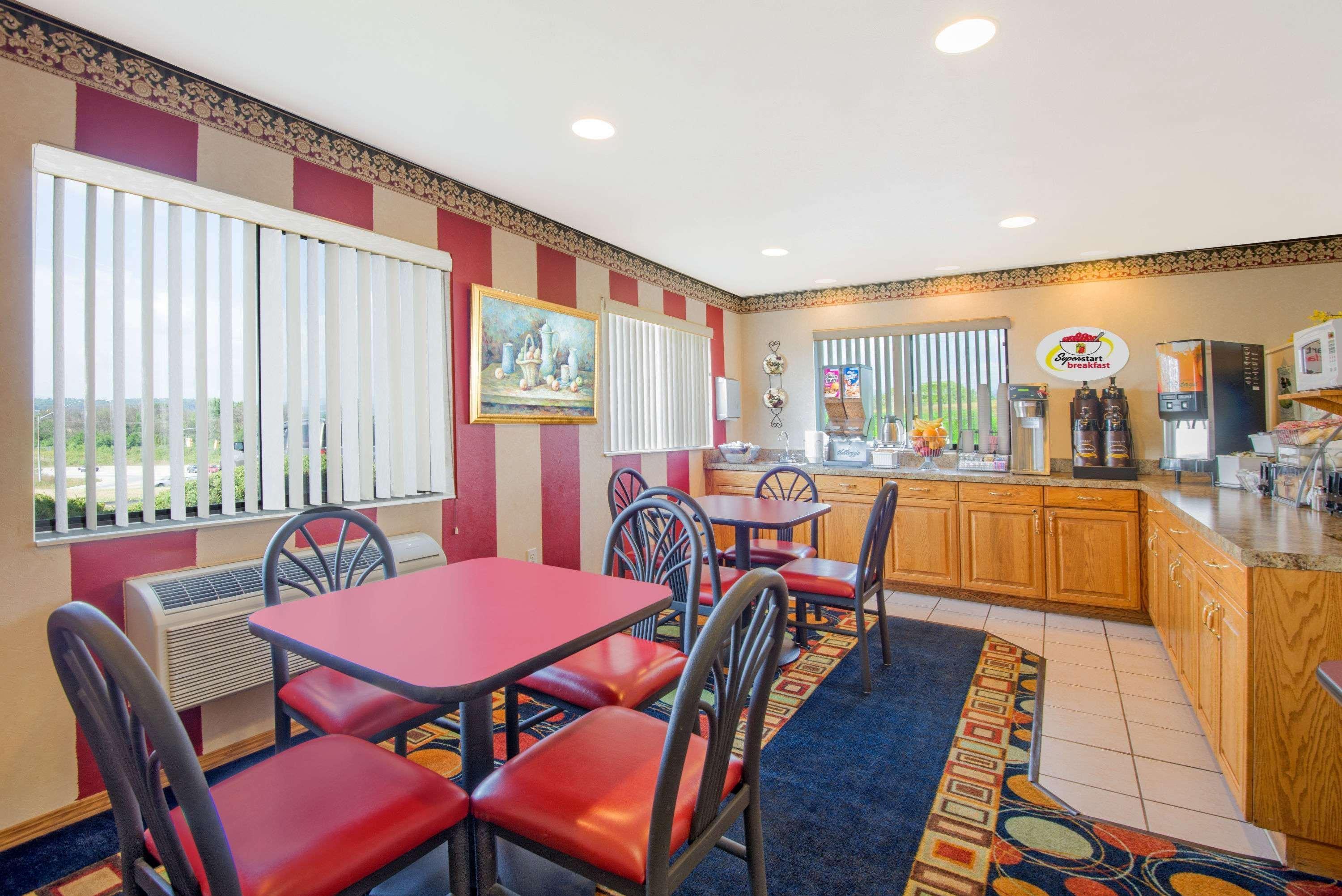 Super 8 By Wyndham Altoona